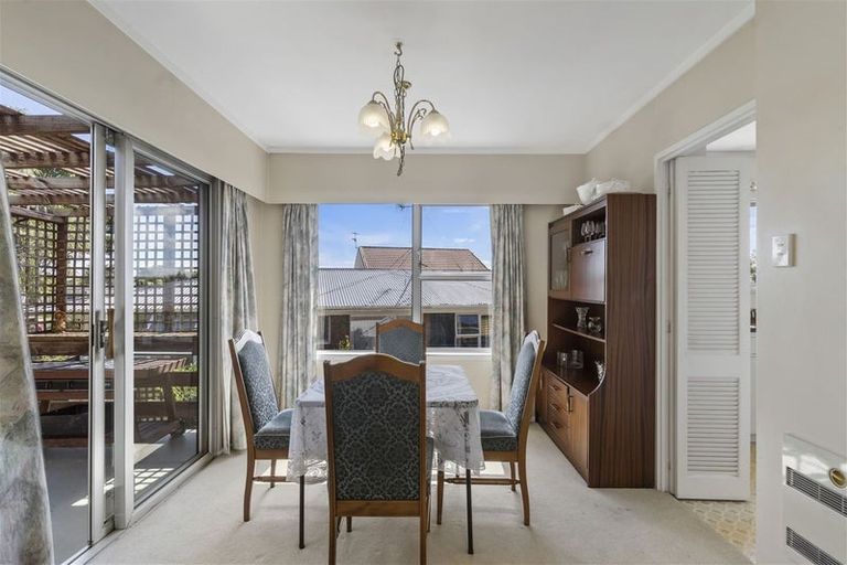 Photo of property in 301 Pakuranga Road, Pakuranga Heights, Auckland, 2010