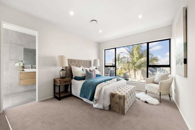 Photo of property in 47a Takutai Avenue, Half Moon Bay, Auckland, 2012