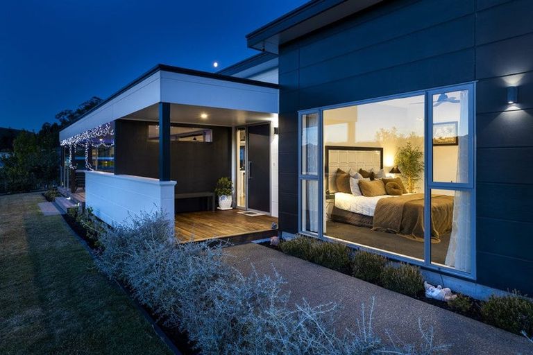 Photo of property in 2 Fantail Heights, Picton, 7220
