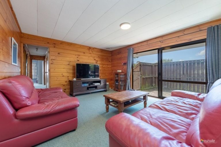 Photo of property in 38 Jackson Terrace, Ranui, Porirua, 5024