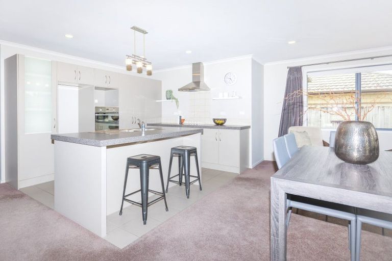 Photo of property in 112 Saint James Drive, Huntington, Hamilton, 3210