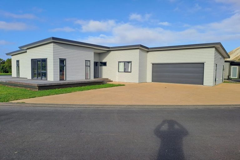 Photo of property in 39 Shoal Beach Road, Aramoana, Omakere, 4271