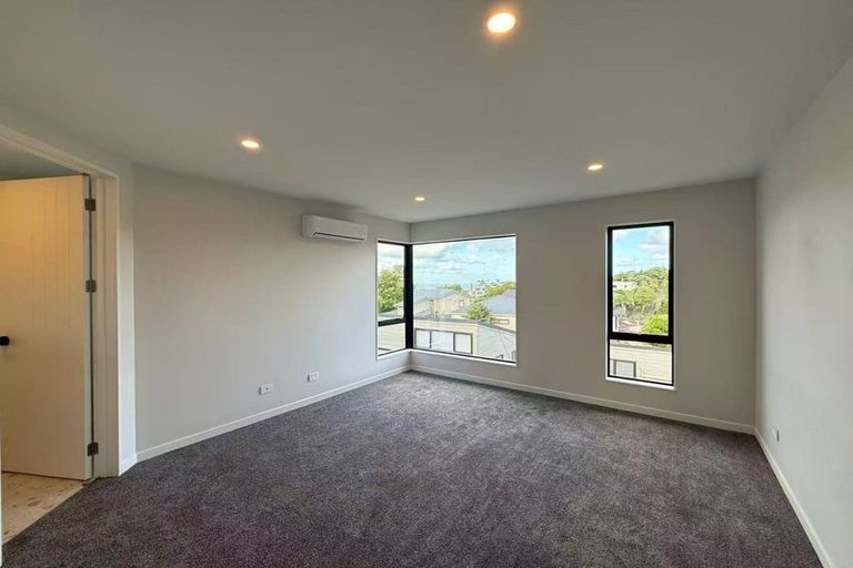 Photo of property in 5/8 Park Rise, Campbells Bay, Auckland, 0630