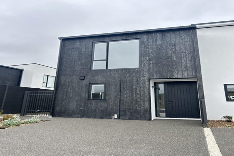 Photo of property in 1 Pipi Place, Levin, 5510
