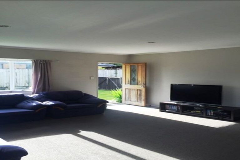 Photo of property in 3 River Road, Te Atatu Peninsula, Auckland, 0610