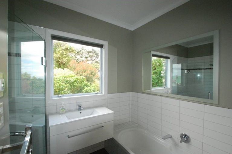 Photo of property in 28 Singers Road, Korokoro, Lower Hutt, 5012