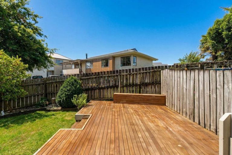 Photo of property in 2/28 Pahi Place, West Harbour, Auckland, 0618