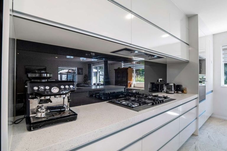 Photo of property in 6 Kahu Close, Orewa, 0931