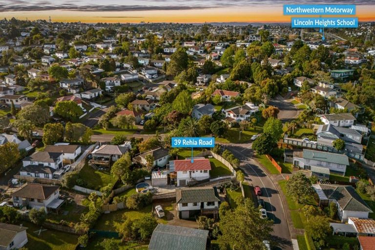 Photo of property in 39 Rehia Road, Massey, Auckland, 0614