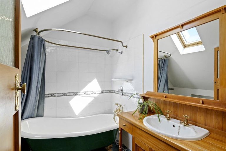 Photo of property in 126 Hackthorne Road, Cashmere, Christchurch, 8022