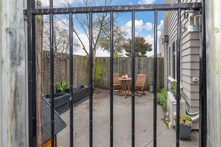 Photo of property in 2a Defoe Place, Waltham, Christchurch, 8023