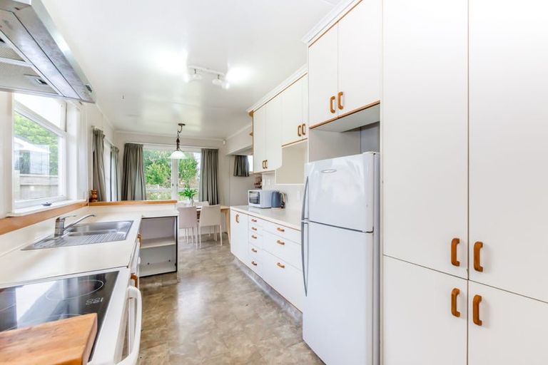 Photo of property in 37 Mazengarb Road, Paraparaumu Beach, Paraparaumu, 5032