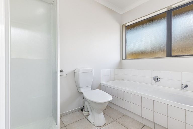 Photo of property in 8 Old Park Place, Takanini, 2112