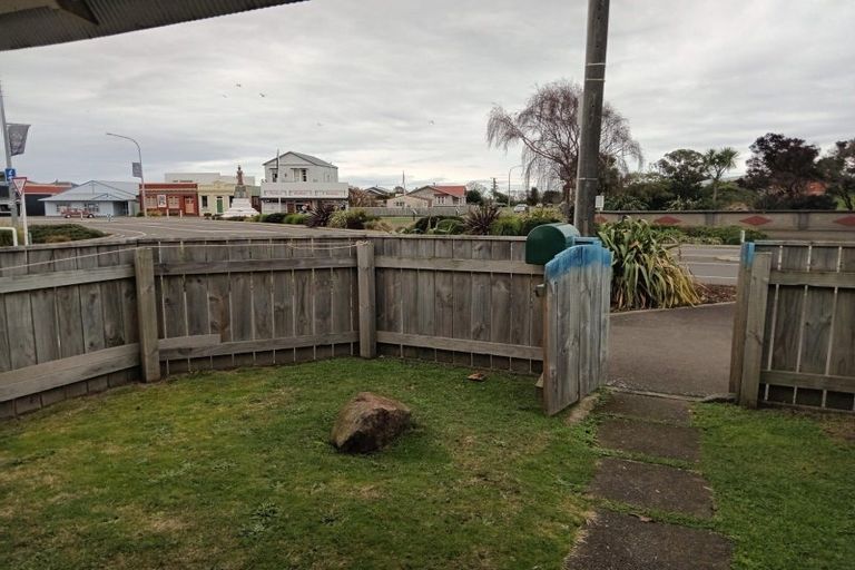Photo of property in 3 Avenue Road, Foxton, 4814