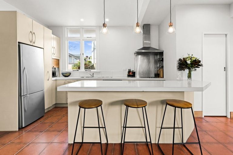 Photo of property in 23 Fitzroy Road, Bluff Hill, Napier, 4110