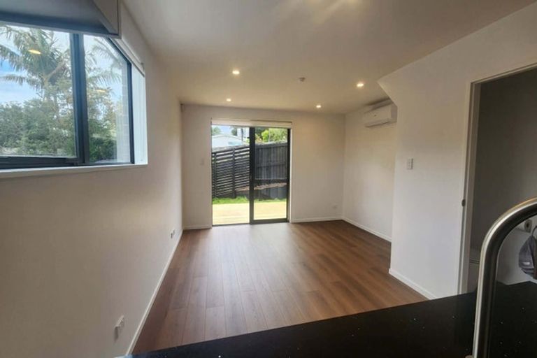Photo of property in 2/19 Roberts Road, Glenfield, Auckland, 0629