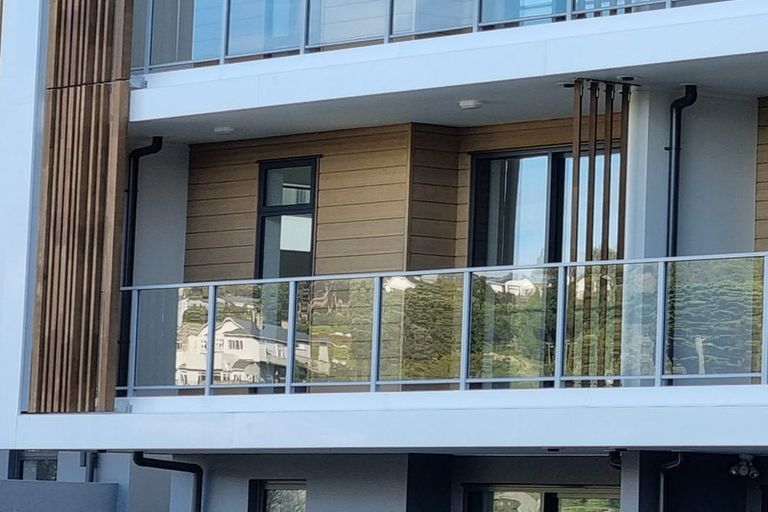 Photo of property in 63u3 Tiketike Way, Brooklyn, Wellington, 6021