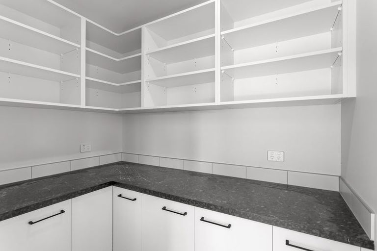 Photo of property in 24 Port Way, Rosehill, 2113