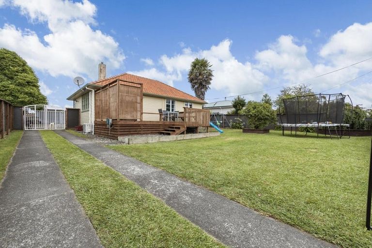 Photo of property in 10 Okoroire Street, Tirau, 3410
