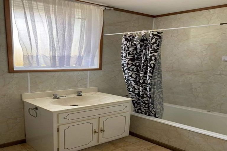 Photo of property in 9 Rickards Place, New Lynn, Auckland, 0600