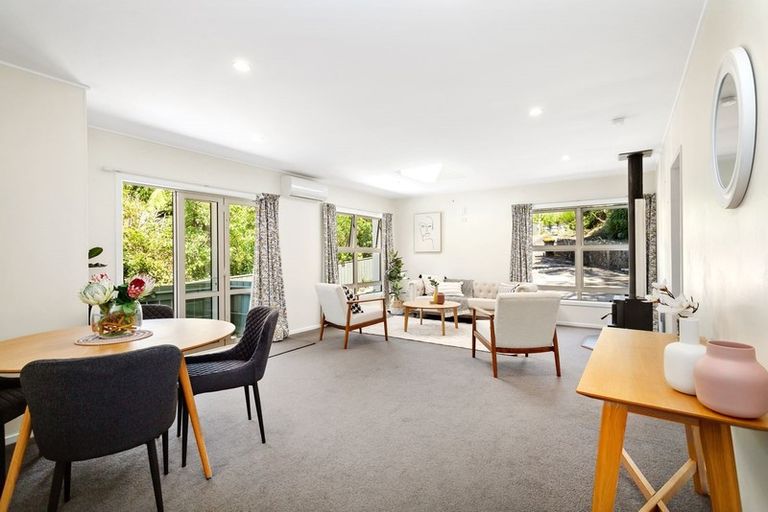 Photo of property in 6a Julia Place, Tawa, Wellington, 5028