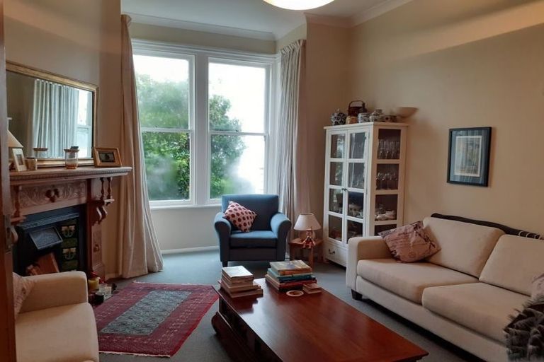 Photo of property in 152 Kelburn Parade, Kelburn, Wellington, 6012