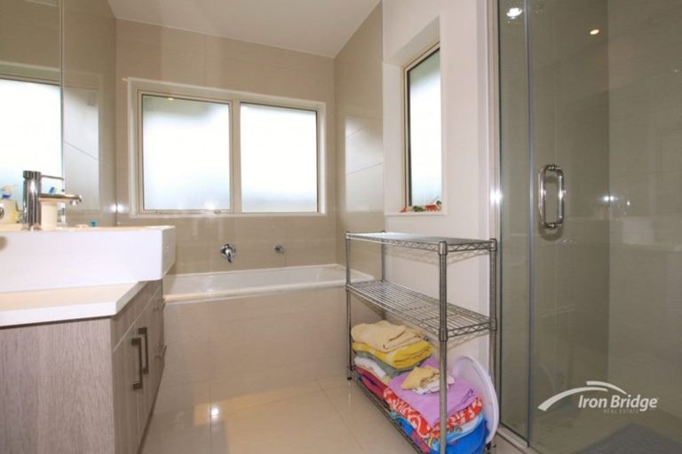 Photo of property in 12 Fern Court, Orewa, 0931
