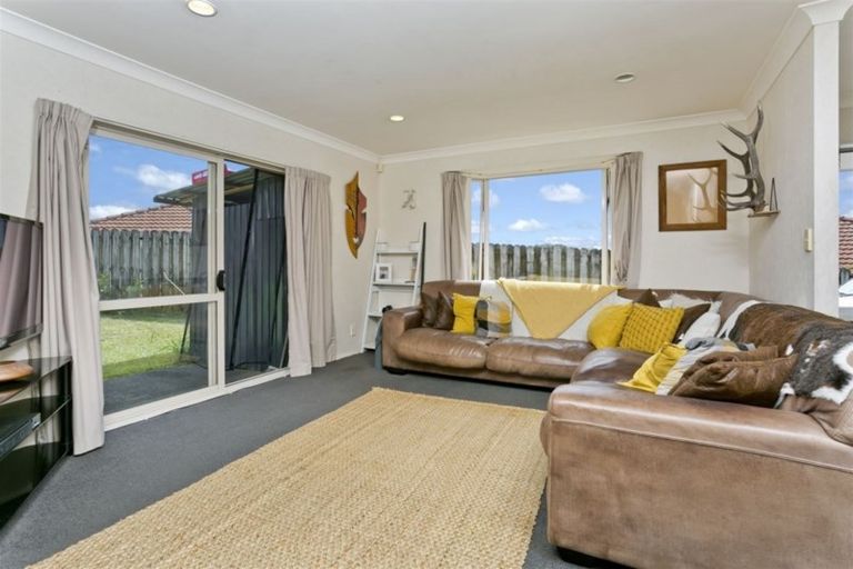 Photo of property in 37 Martin Jugum Lane, Ranui, Auckland, 0612