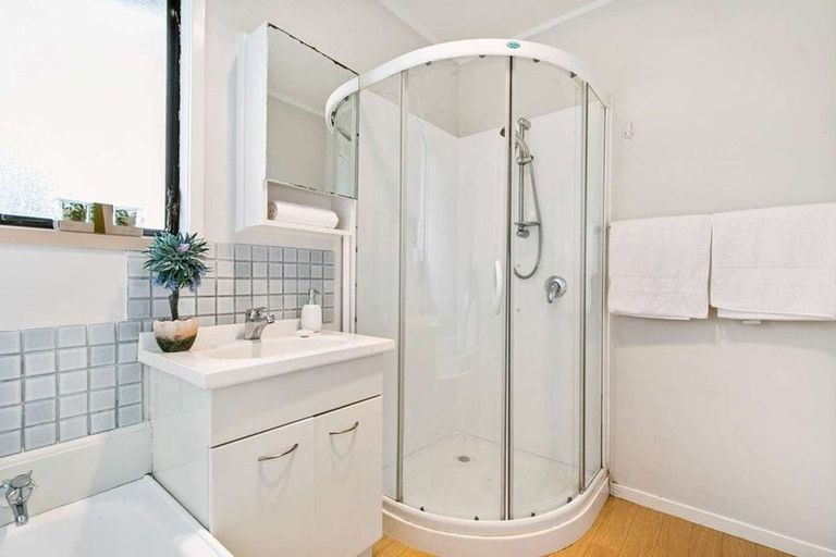 Photo of property in 2 Duckworth Road, Papakura, 2110