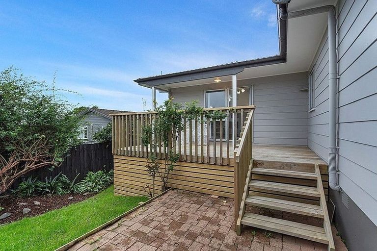 Photo of property in 2/105 Don Buck Road, Massey, Auckland, 0614