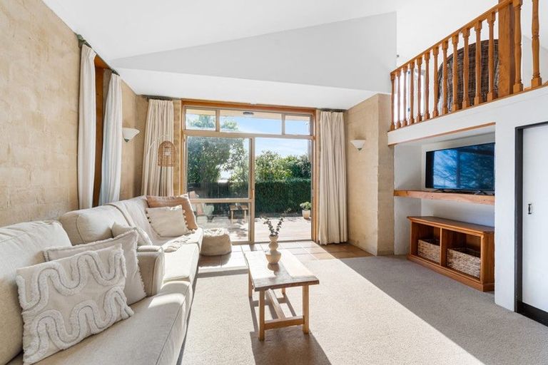 Photo of property in 1358a Whangaparaoa Road, Army Bay, Whangaparaoa, 0930