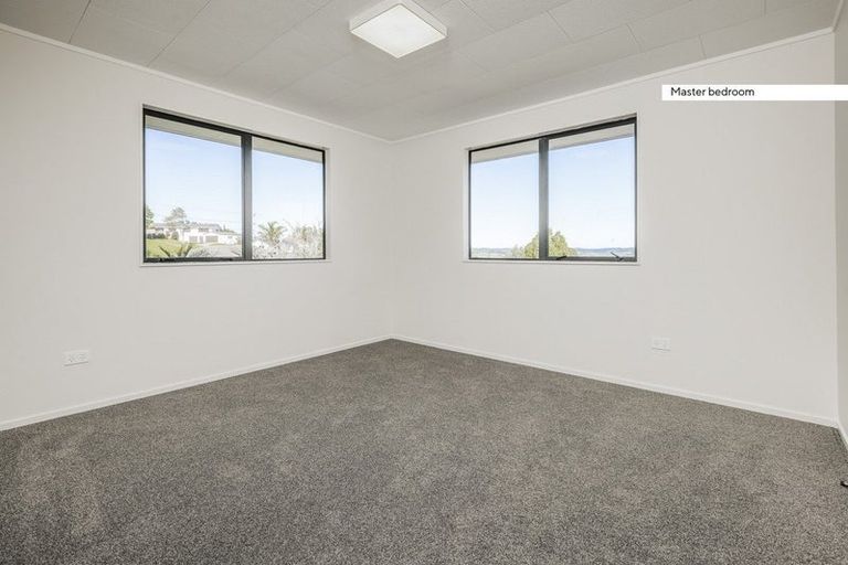 Photo of property in 18 St James Avenue, Helensville, 0800