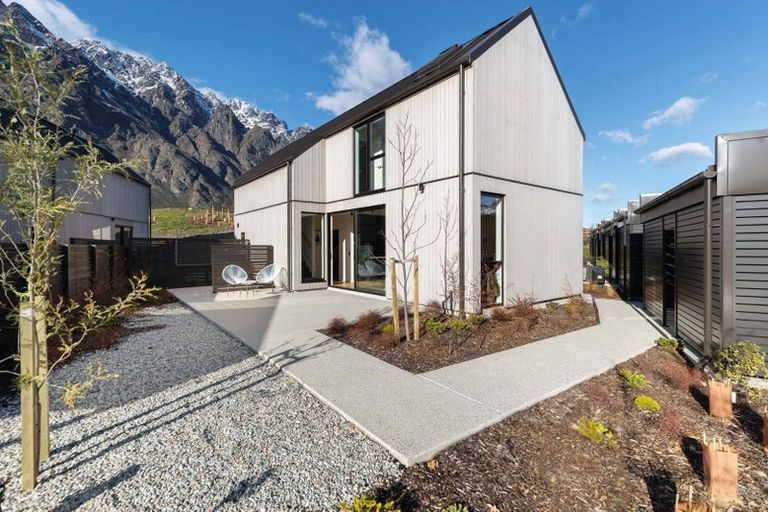 Photo of property in 7 Crossfall Lane, Jacks Point, 9371