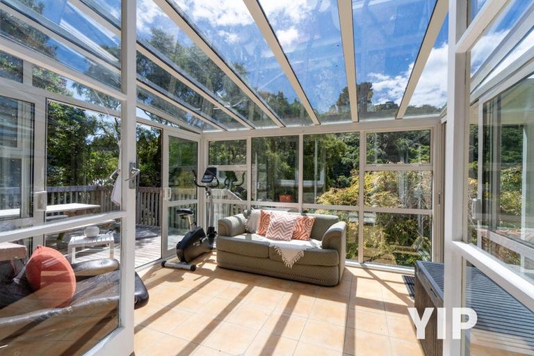 Photo of property in 74 Newlands Road, Newlands, Wellington, 6037