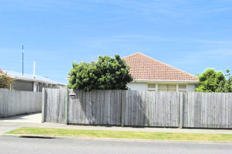 Photo of property in 381 Estuary Road, South New Brighton, Christchurch, 8062