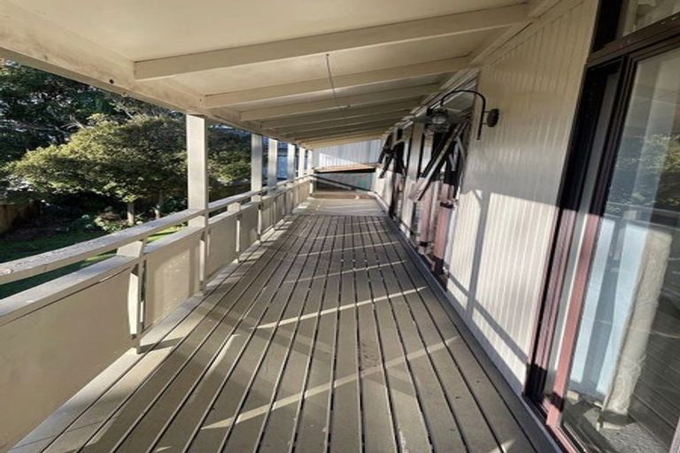 Photo of property in 2/3 Glencourt Place, Glenfield, Auckland, 0629