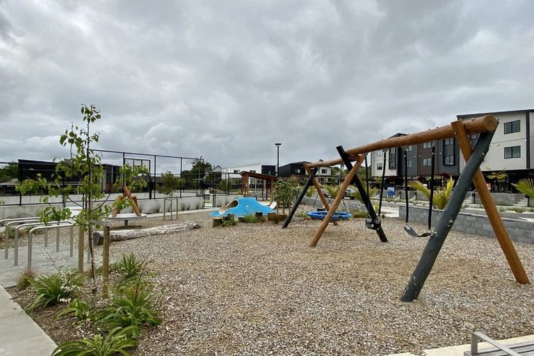 Photo of property in 9/60 Selo Street, Glen Eden, Auckland, 0602