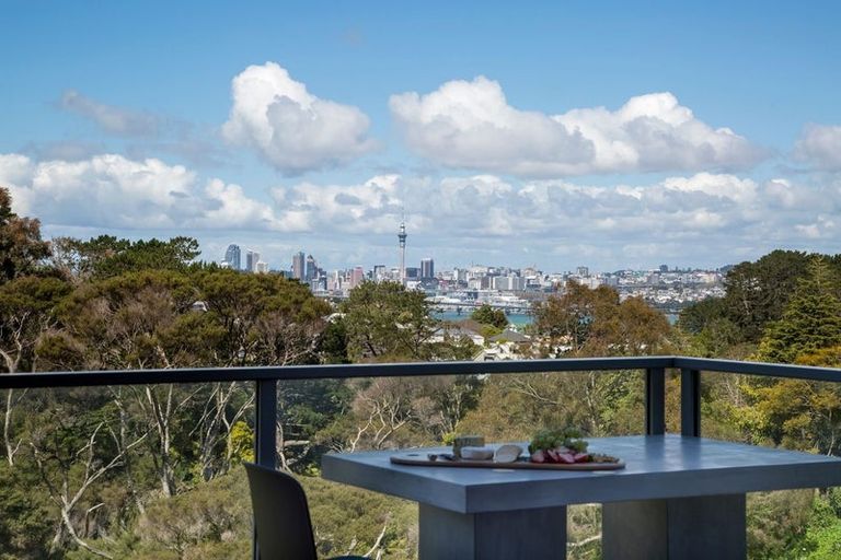 Photo of property in 8b Huka Road, Birkenhead, Auckland, 0626