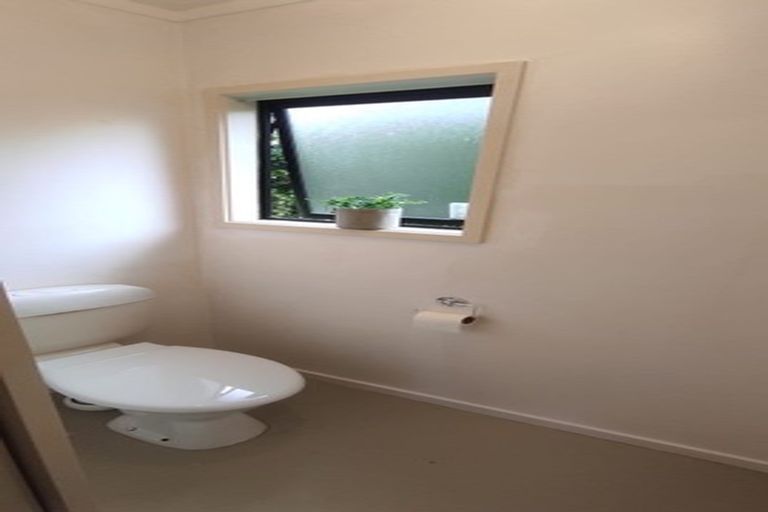 Photo of property in 1/12 Holiday Road, Stanmore Bay, Whangaparaoa, 0932