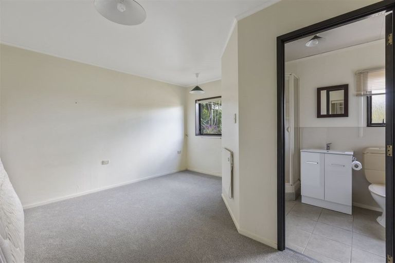Photo of property in 22 Kathy Terrace, Stanmore Bay, Whangaparaoa, 0932