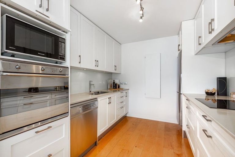 Photo of property in Aqua, 6/74 Oriental Parade, Oriental Bay, Wellington, 6011