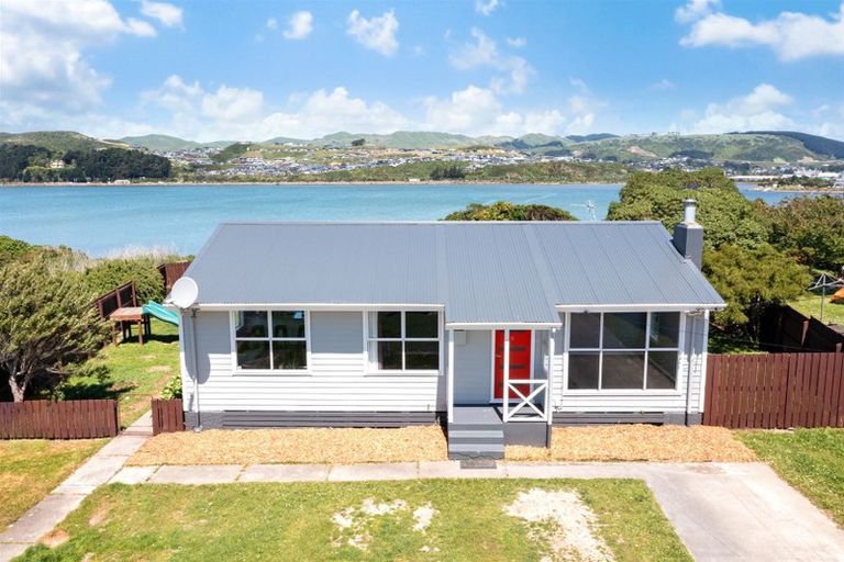 Photo of property in 31 Whanga Crescent, Titahi Bay, Porirua, 5022