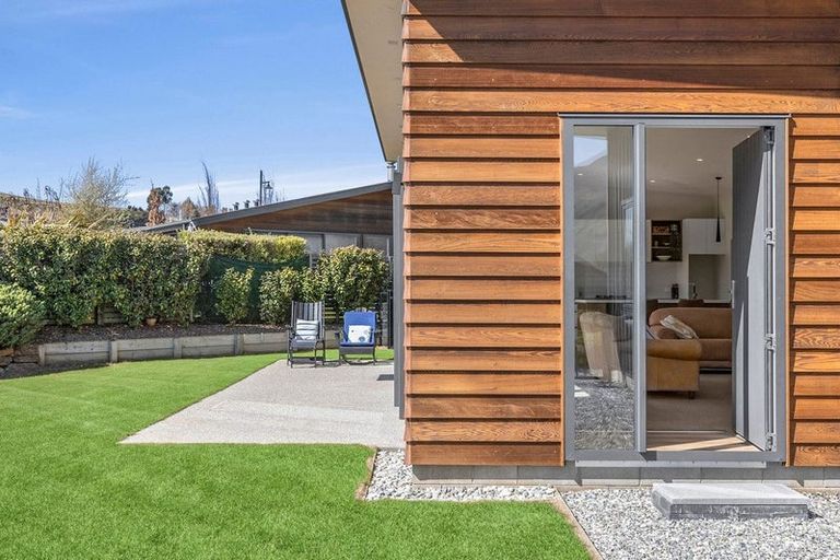 Photo of property in 4 Kahu Close, Wanaka, 9305