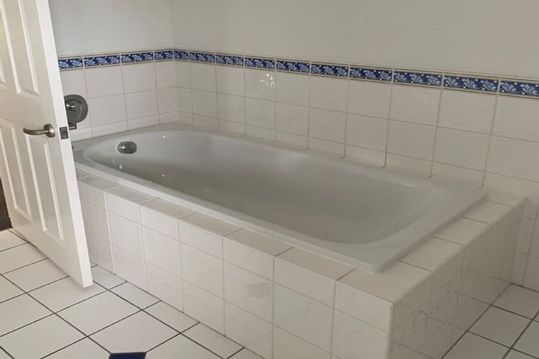 Photo of property in 35 Poaka Avenue, Dinsdale, Hamilton, 3204