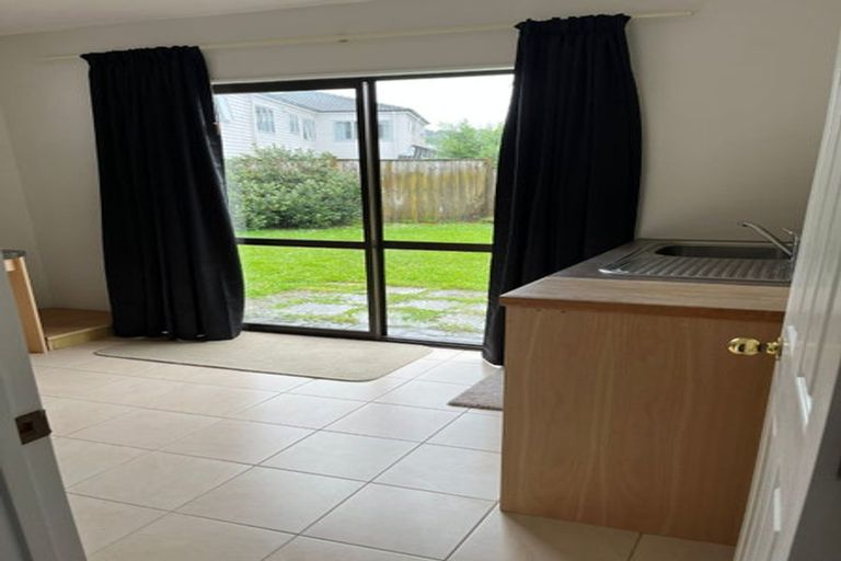 Photo of property in 11 Rosses Place, Pinehill, Auckland, 0632