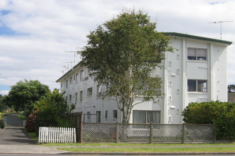 Photo of property in 1/762 Beach Road, Browns Bay, Auckland, 0630