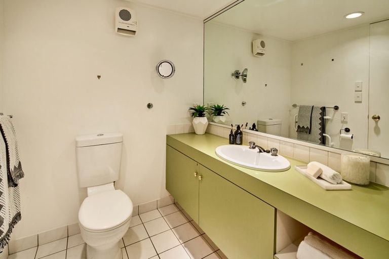 Photo of property in Highwic, 2/32 Hobson Street, Thorndon, Wellington, 6011