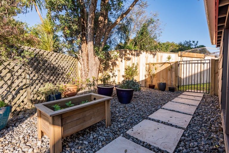 Photo of property in 33 James Cook Drive, Whitby, Porirua, 5024