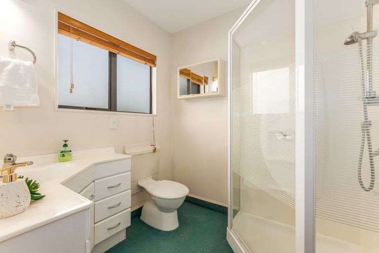 Photo of property in 31 Lanyon Place, Whitby, Porirua, 5024