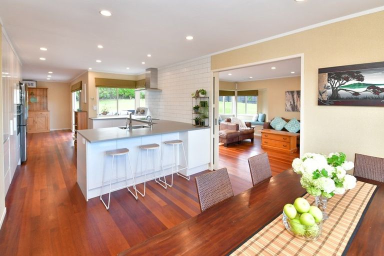 Photo of property in 10 Melia Place, Stanmore Bay, Whangaparaoa, 0932